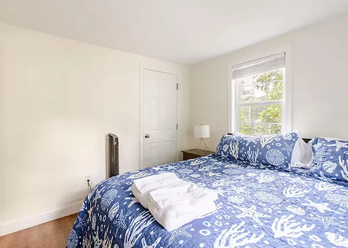 Dennis Beach House - Walk To Beach - Pet Friendly