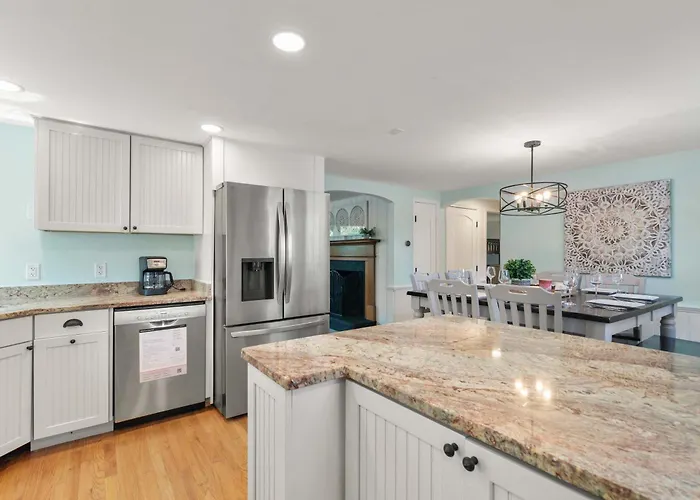 Stellar Home With Hot Tub & Movie Room