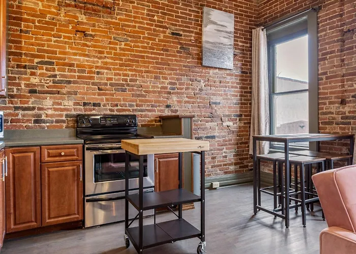Historic Main St 1Br | Walk To Dining & Nightlife