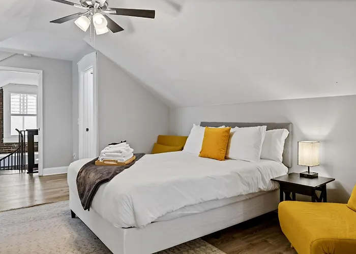 Historic Main St 2Br | Steps To Shops