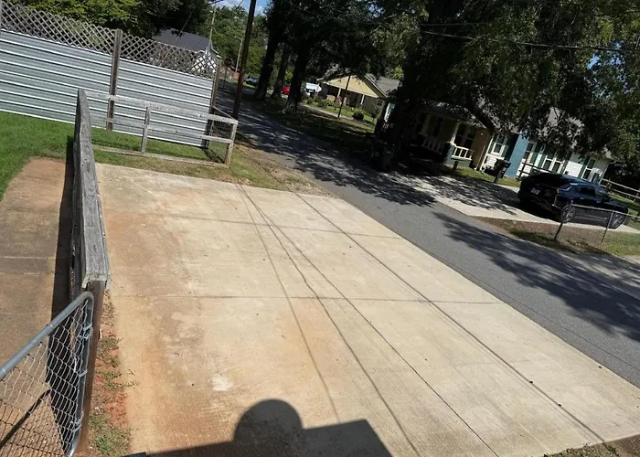Sleeps 6, 3Br House, Fenced Yard, Pets Welcome - Mins To Motor Speedway