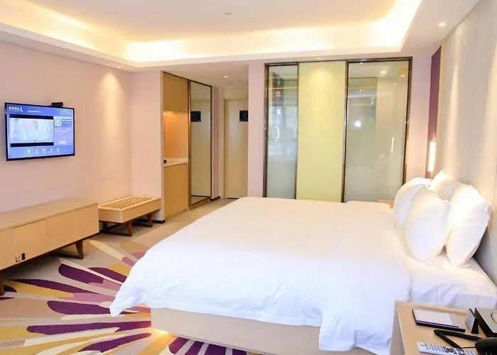 Lavande Hotel Maoming High-Speed Railway Station Xinfu Road