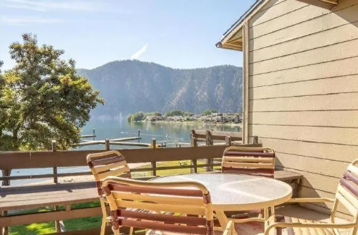 Wapato Point Resort
