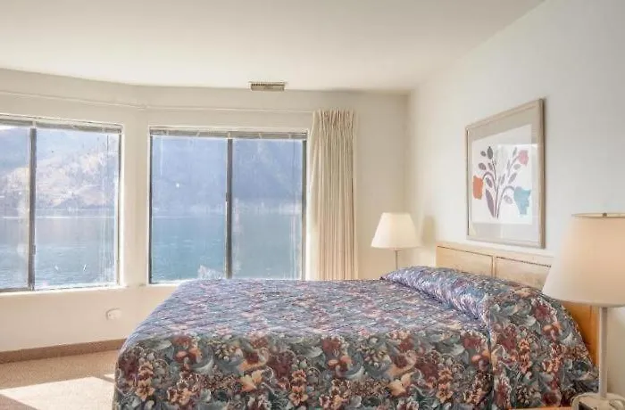 Wapato Point Resort