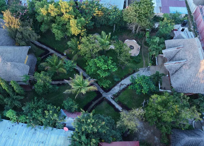 Tropinest bungalows&hostel