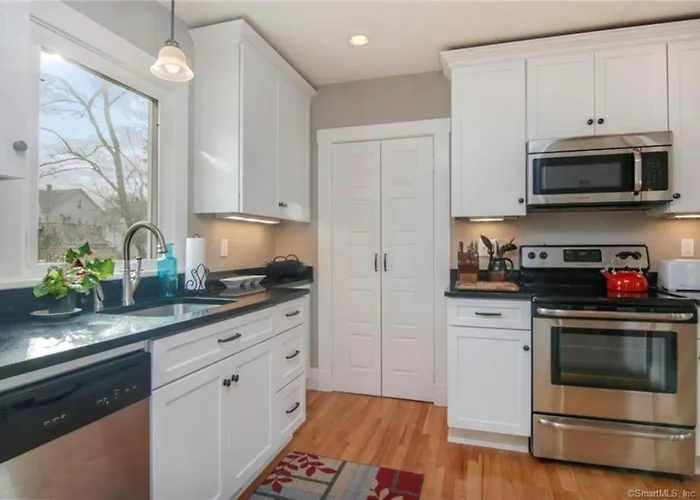 Charming Walk To Downtown Mystic Awaits Your Stay