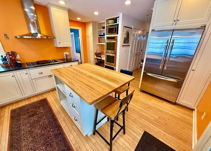 Beautiful Home In Burlington'S South End.