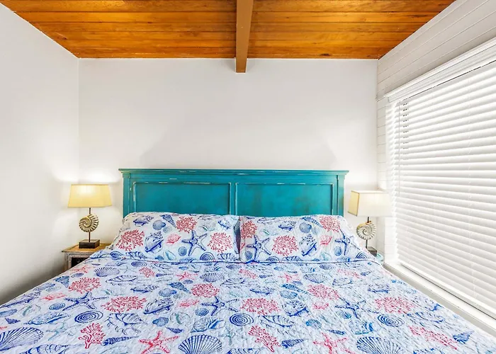 Comfy Cozy Condo Close To Surf & Town Center - Unit C