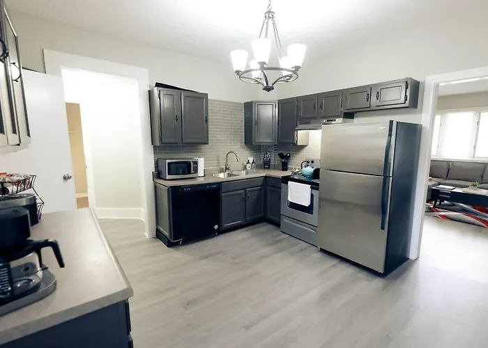 *Spacious 3-Bedroom~Deck*Firepit*Grill~12-Points
