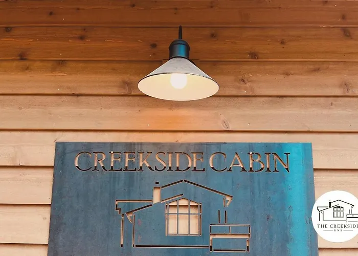 The Creekside Cabin- 1 King 4 Queens 2 Twin Mattress