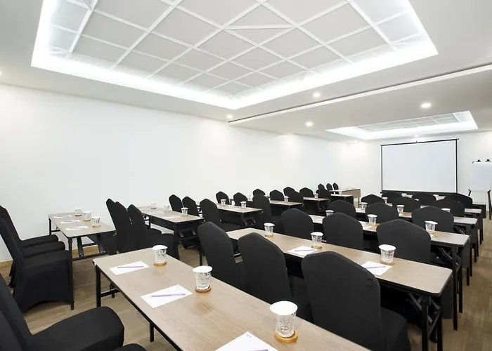 Fox Lite Hotel Cikarang