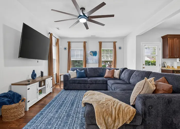 Prime Location In Chesapeake With Spacious 4Br & Big Kitchen