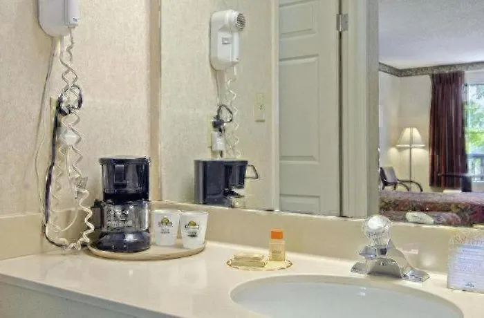 Days Inn & Suites By Wyndham Fort Valley