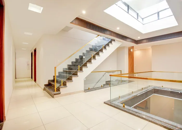 Super Townhouse Dera Bassi