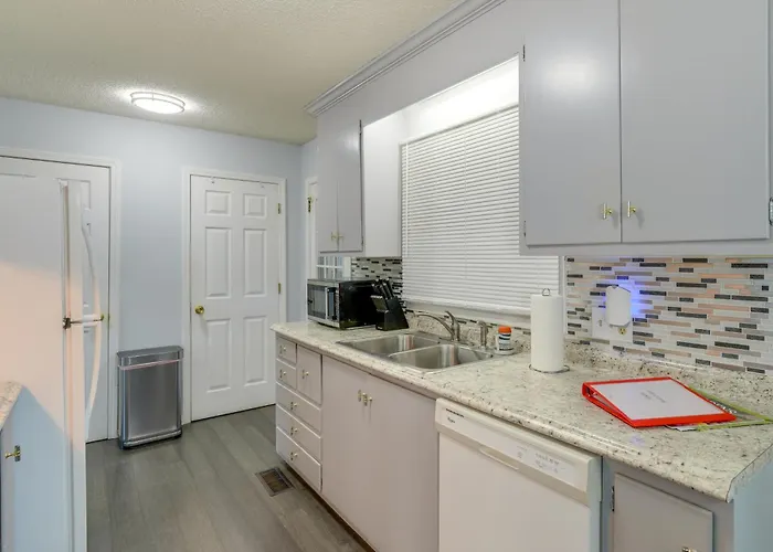 Charming Kingsport Home W/ Spacious Fenced Yard!