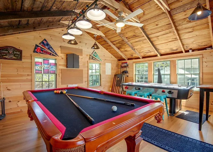 Hot Tub & Fireplace: Coastal Getaway In Maine