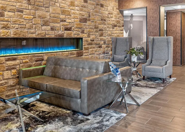 Cobblestone Hotel & Suites Waukesha West Milwaukee