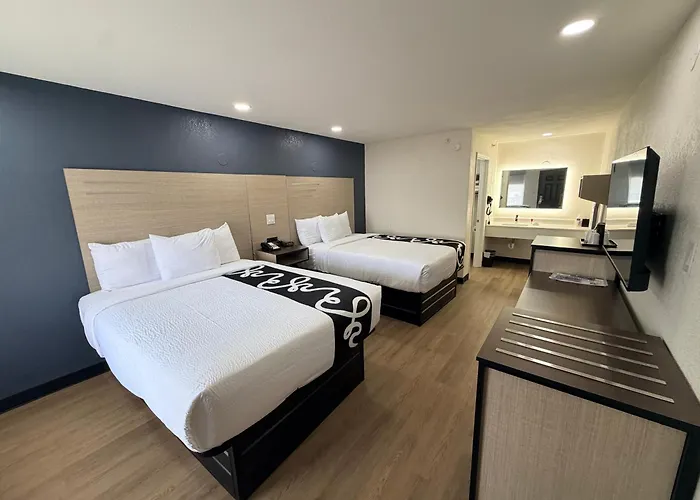 Spring Place Inn & Suites