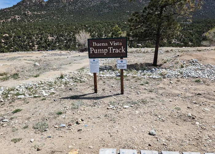 Dogs Ok! Prime Spot Minutes 2 Downtown/Trails!