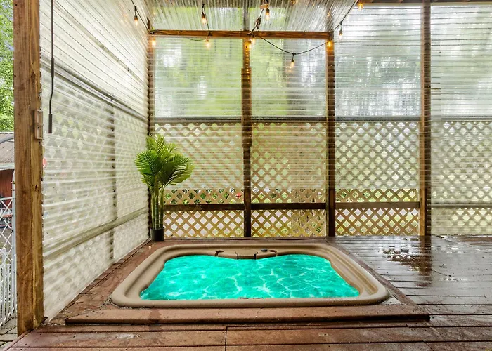 The Grand On Broadway - Pool, Hot Tub, Historic