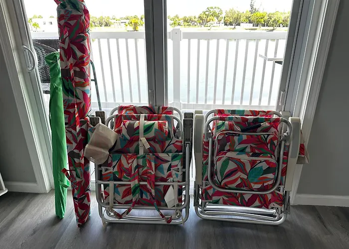 Lakefront Beach Retreat, Fort Myers Beach, Sanibel, Pickleball, 2 Pools, Fitness Center, & More!