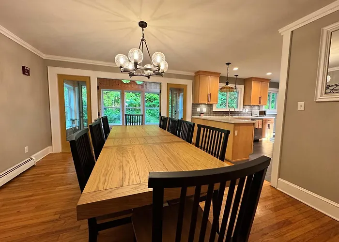 Private 12-Acre Retreat - Hot Tub, Pond & Creek