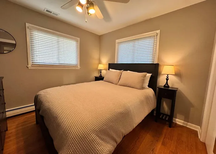 Private 12-Acre Retreat - Hot Tub, Pond & Creek