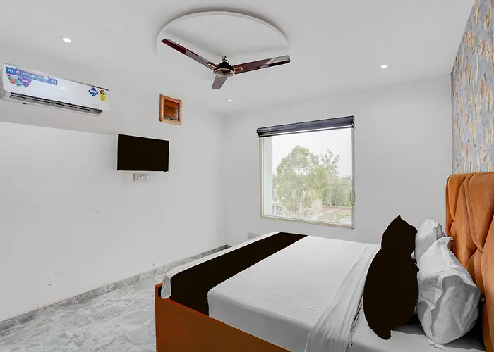Super Townhouse Punjabi University Formerly Valley View