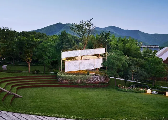 The Quchaninner Liyang, Autograph Collection