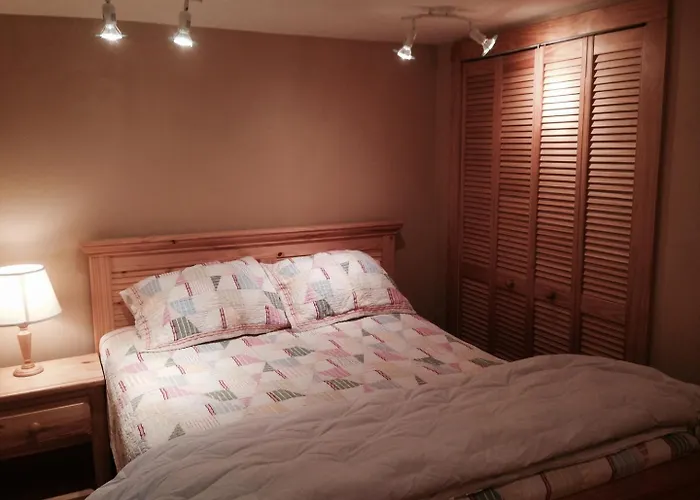 “The Cottage “On Lake Amnicon. Pet Friendly!