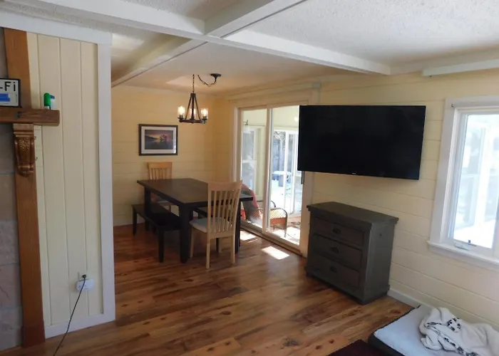 "The Beach House” On Lake Amnicon. Pet Friendly!