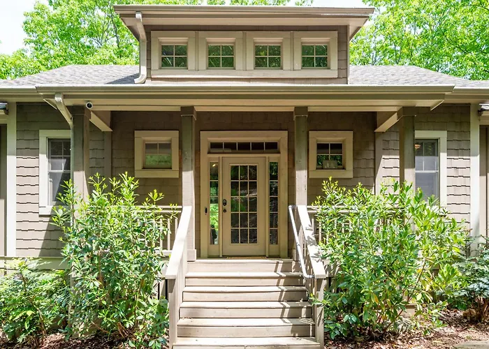 - Dawsonville, Ga - Take In Beautiful Lake Views, Kick Off A Game Of Foosball, Cozy Up By The Fireplace, And Unwind On The Scree