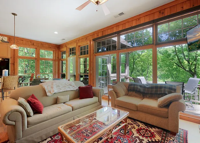 - Dawsonville, Ga - Take In Beautiful Lake Views, Kick Off A Game Of Foosball, Cozy Up By The Fireplace, And Unwind On The Scree