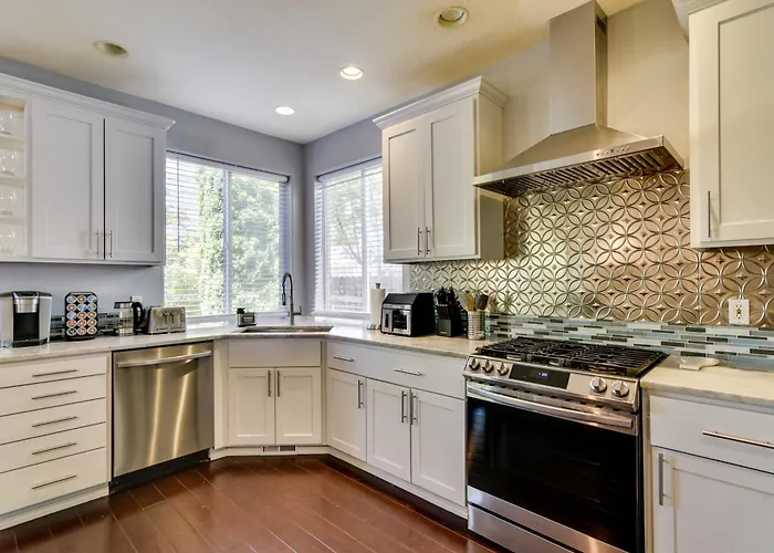 Spacious Tigard Home Near Downtown Portland
