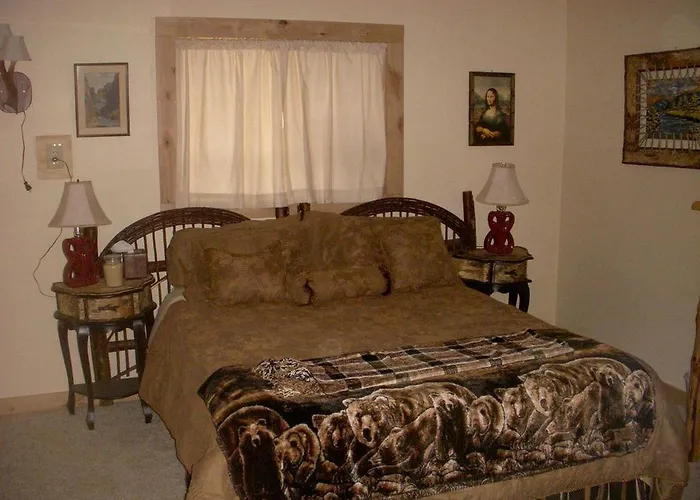 Luxury, Waterfront Cabin With Private Hot Tub On Lake Deweese Wildlife Refuge In Colorado