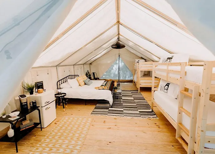 Woodland Safari Tent With Fire Pit & Hammocks In Dawsonville, Georgia