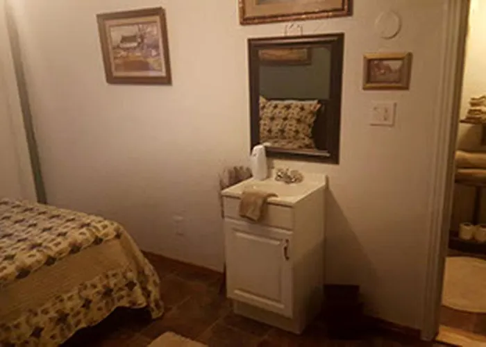 Charming Vacation Rental At Eclectic Property Near Lake Palestine In Canton, Texas