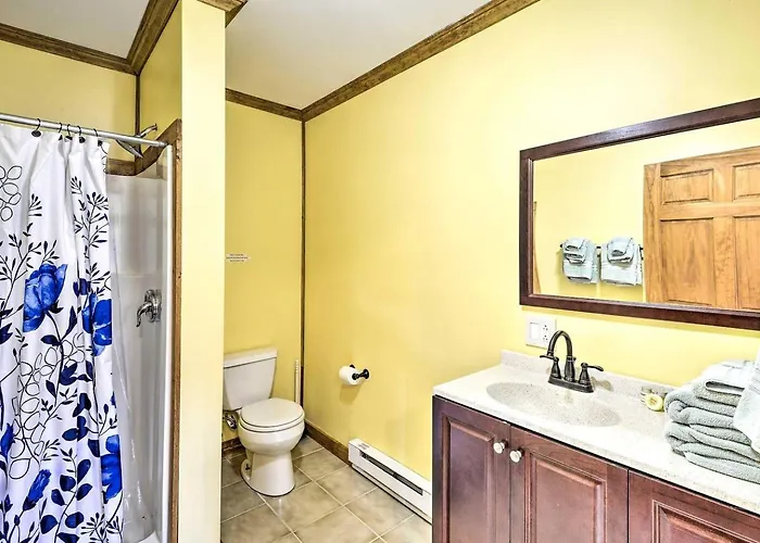Cozy Room Rental For A Couples' Getaway In The Poconos, Pennsylvania