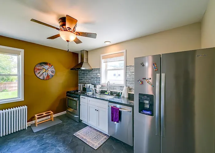 1 Mi To Trolley Square! Family Home W/ Bar & Yard