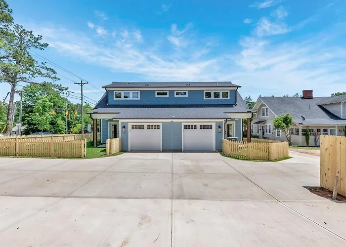 Less Than A Mile To Downtown With Fenced Yard For Pets