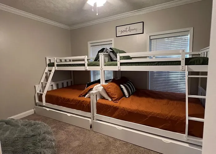 Clemson Football Hideout! 8 Beds! Walk To Campus!