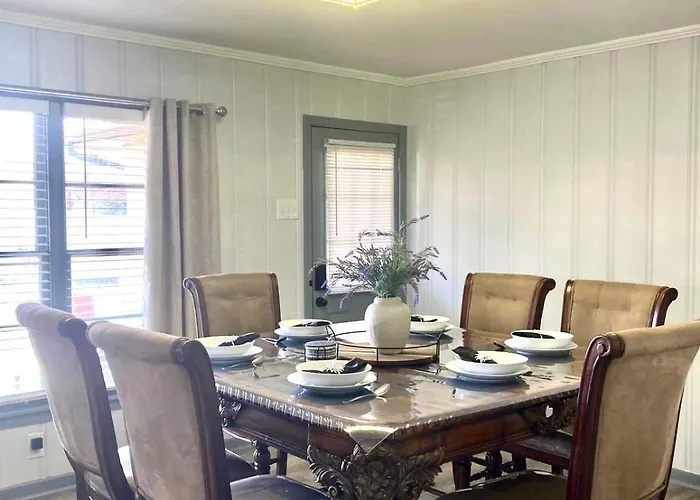 Sherman Executive Home Fast Wifi For 7 Guests