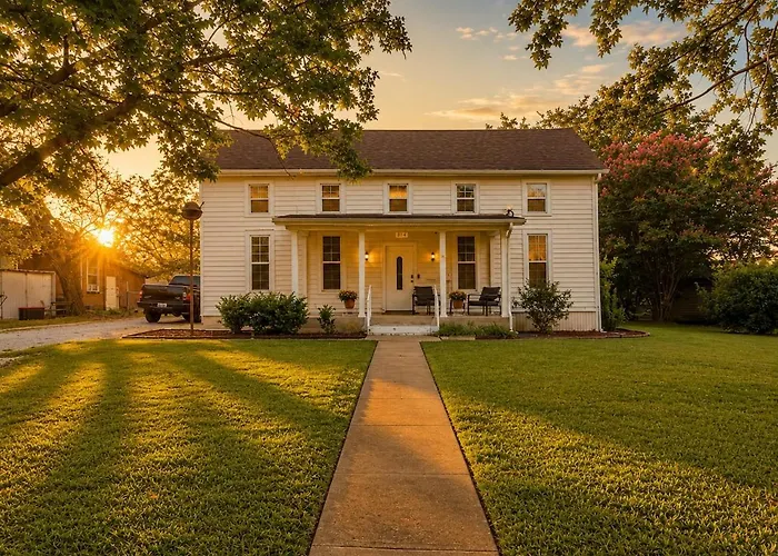 Spacious Home With Fast Wifi Near Downtown Sherman