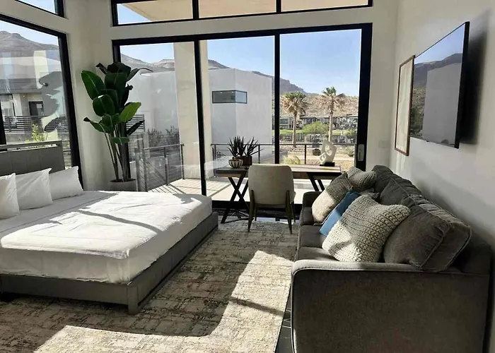 Extraordinary Mountain View House In Utah With Private Heated Pool Plus Slides And Hot Tub, Pickleball Court, Firepit, Game Room & Golf Putting Green