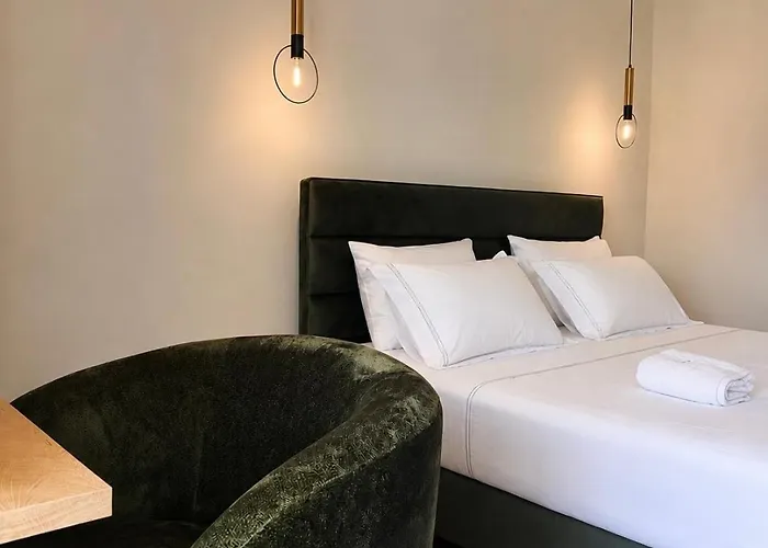 S S Sophie'S Suites