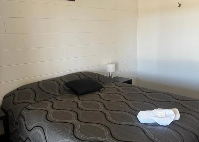 Yuleba Hotel Motel