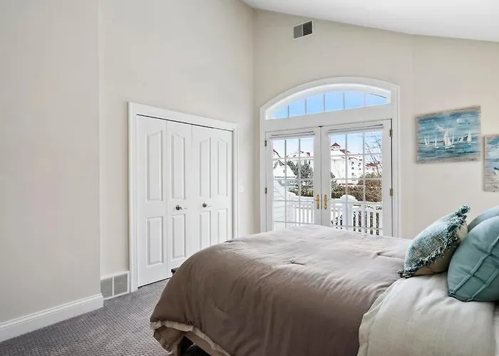 Experience Luxury At Northern Charm 34 In Bay Harbor
