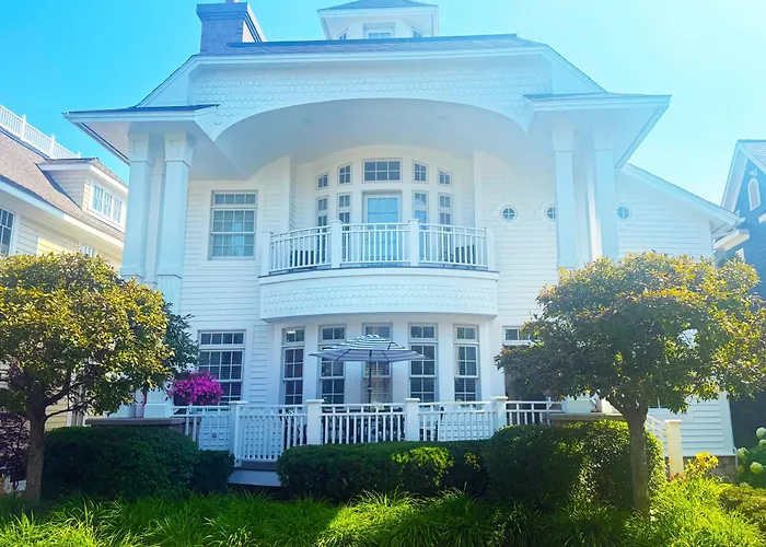Experience Luxury At Northern Charm 34 In Bay Harbor