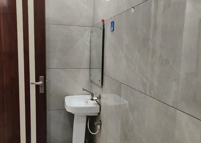 Hotel Ncr & Cafe