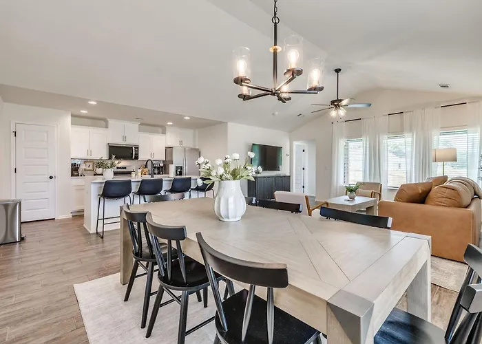 4Br Home, Broken Arrow Extended & Monthly Stays